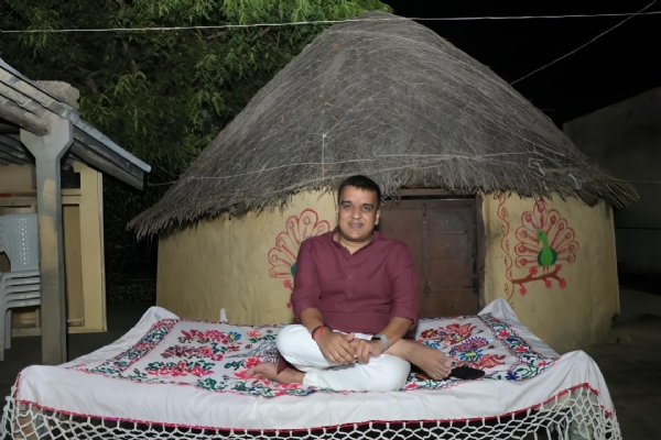 કચ્છના કપુરાશીમાં નાયબ મુખ્યમંત્રી હર્ષ સંઘવીની ખાટલા સભા, સરહદી ગામોના રાષ્ટ્રપ્રેમને બિરદાવ્યો