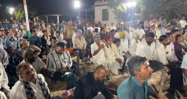 કચ્છના કપુરાશીમાં નાયબ મુખ્યમંત્રી હર્ષ સંઘવીની ખાટલા સભા, સરહદી ગામોના રાષ્ટ્રપ્રેમને બિરદાવ્યો