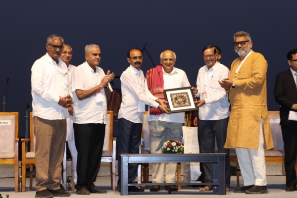 કચ્છના ધોરડો ખાતેથી રણોત્સવ કચ્છના ધોરડો ખાતેથી રણોત્સવ