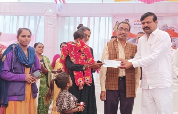 નેત્રંગ વિકસિત ભારત સંકલ્પ યાત્રા આવતા ધારાસભ્ય રીતેષ વસાવાએ સ્વાગત કર્યું નેત્રંગ વિકસિત ભારત સંકલ્પ યાત્રા આવતા ધારાસભ્ય રીતેષ વસાવાએ સ્વાગત કર્યું