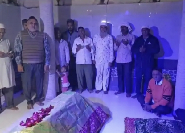 પાટણ હઝરત બાલાપીરનો શદલ સરિફ ઉજવાયો પાટણ હઝરત બાલાપીરનો શદલ સરિફ ઉજવાયો