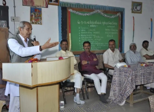 વડાવલી વિદાય અને ઇનામ વિતરણ કાર્યક્રમ